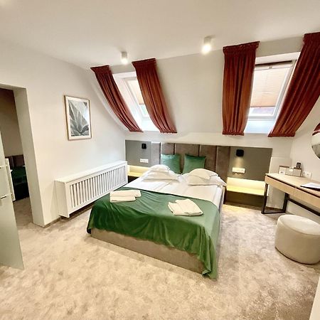 Hotel Szeifert โซวาตา ภายนอก รูปภาพ