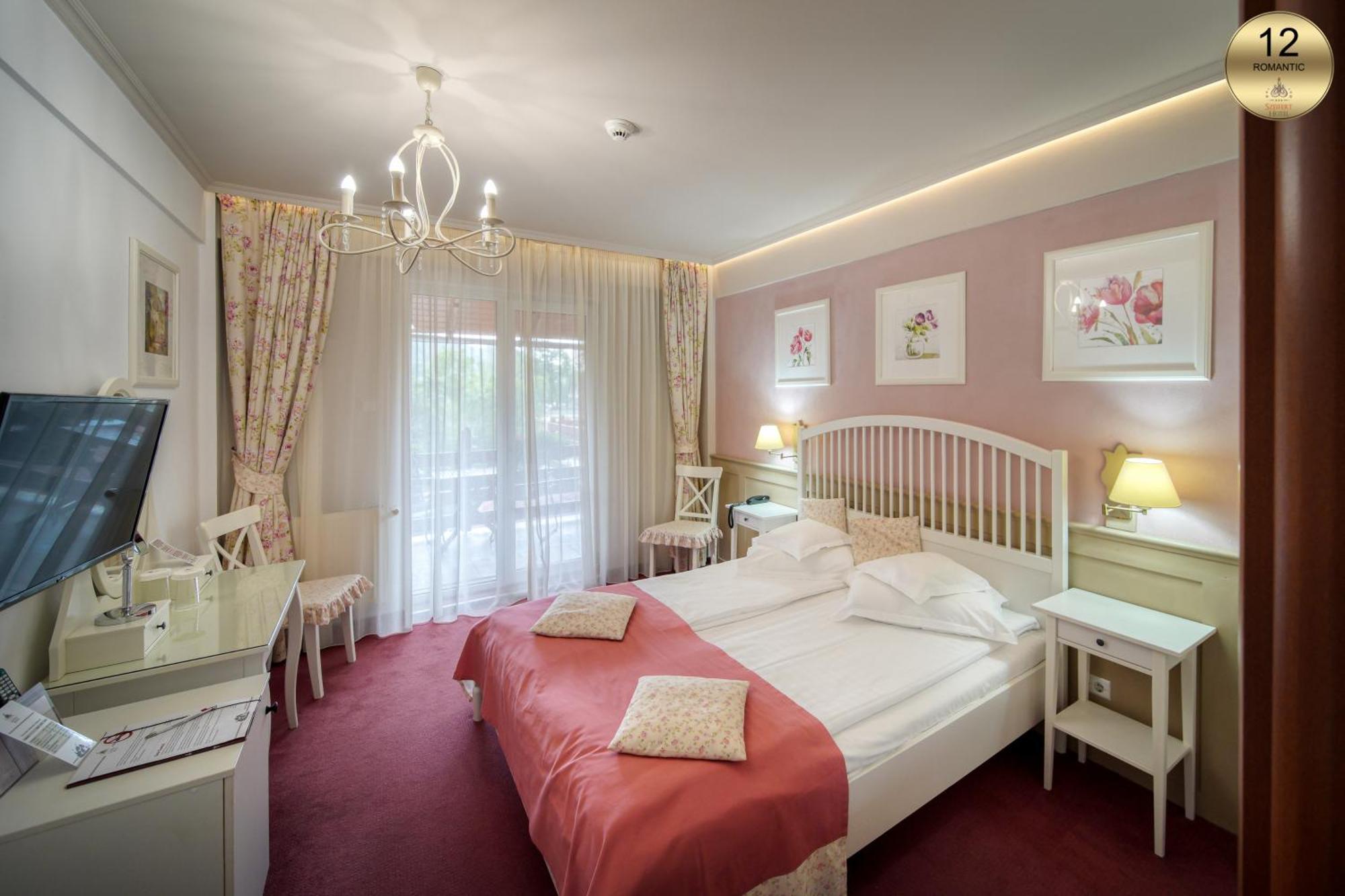 Hotel Szeifert โซวาตา ภายนอก รูปภาพ