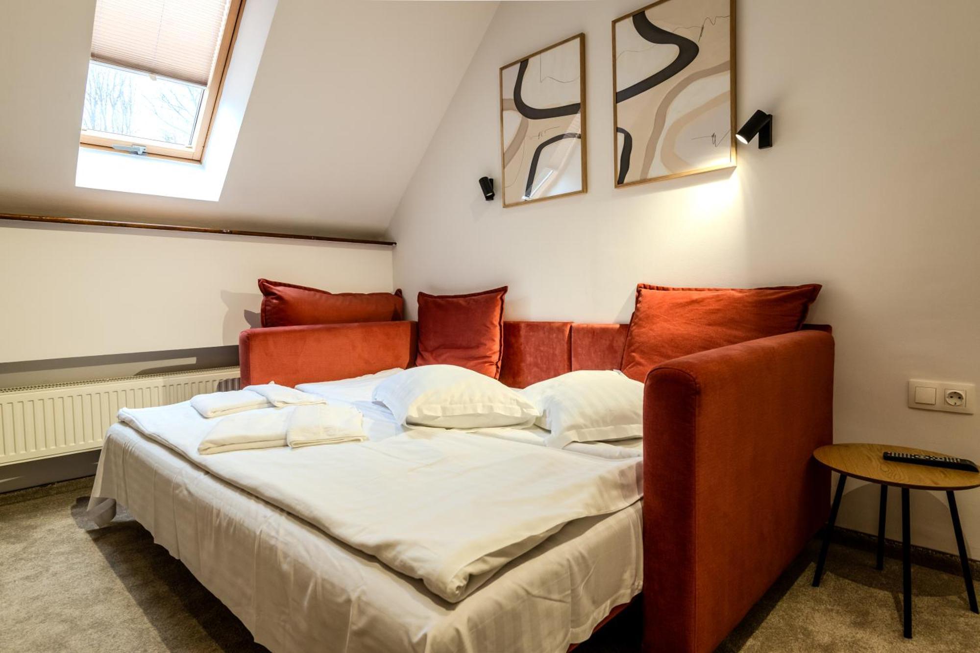 Hotel Szeifert โซวาตา ภายนอก รูปภาพ
