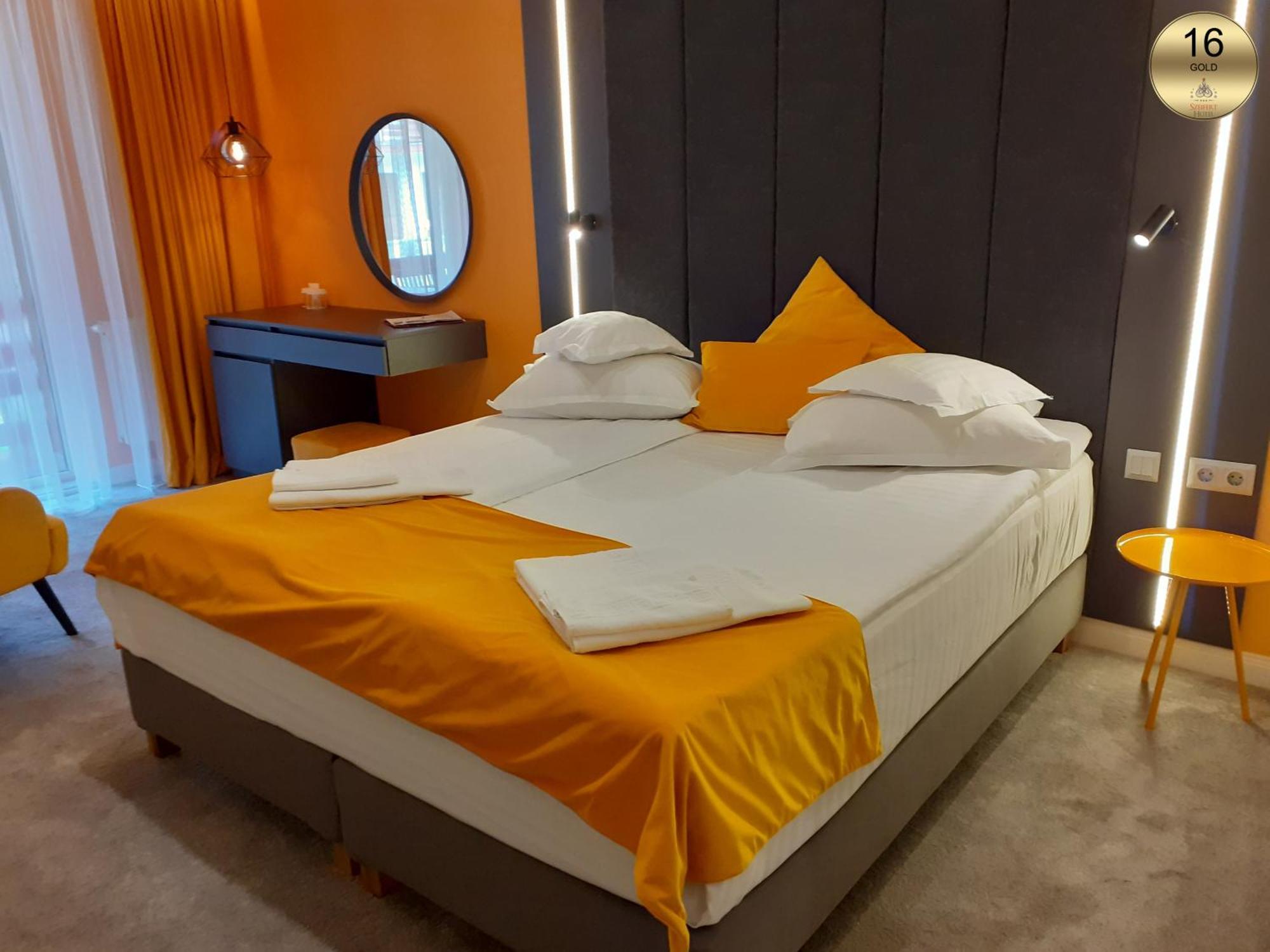 Hotel Szeifert โซวาตา ภายนอก รูปภาพ