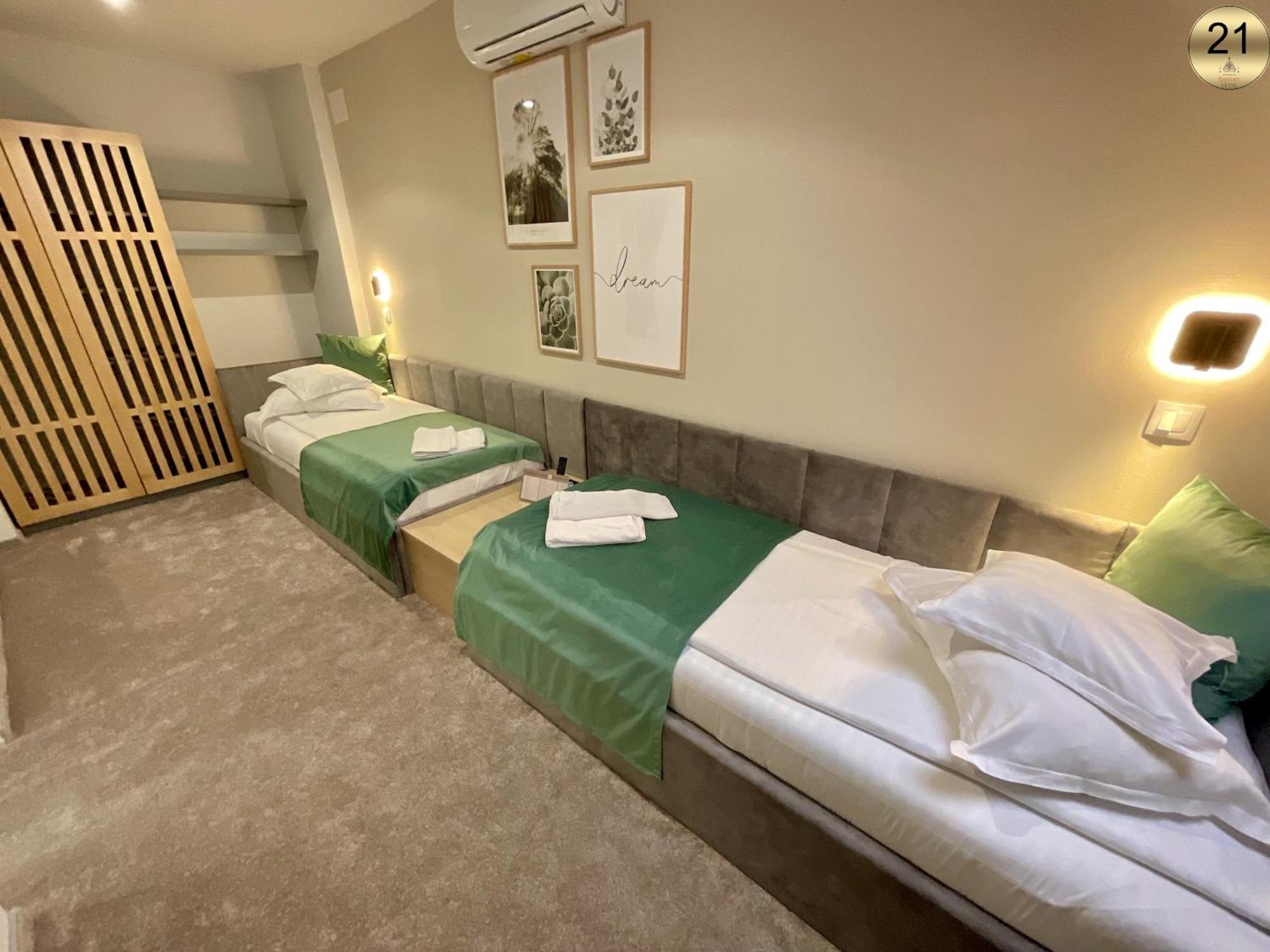 Hotel Szeifert โซวาตา ภายนอก รูปภาพ