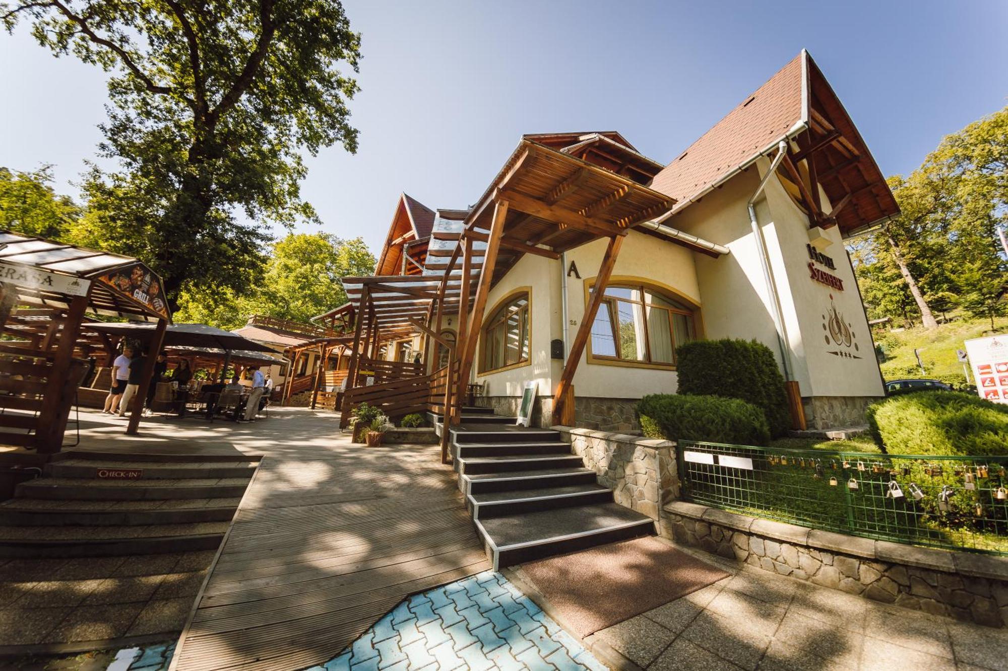 Hotel Szeifert โซวาตา ภายนอก รูปภาพ