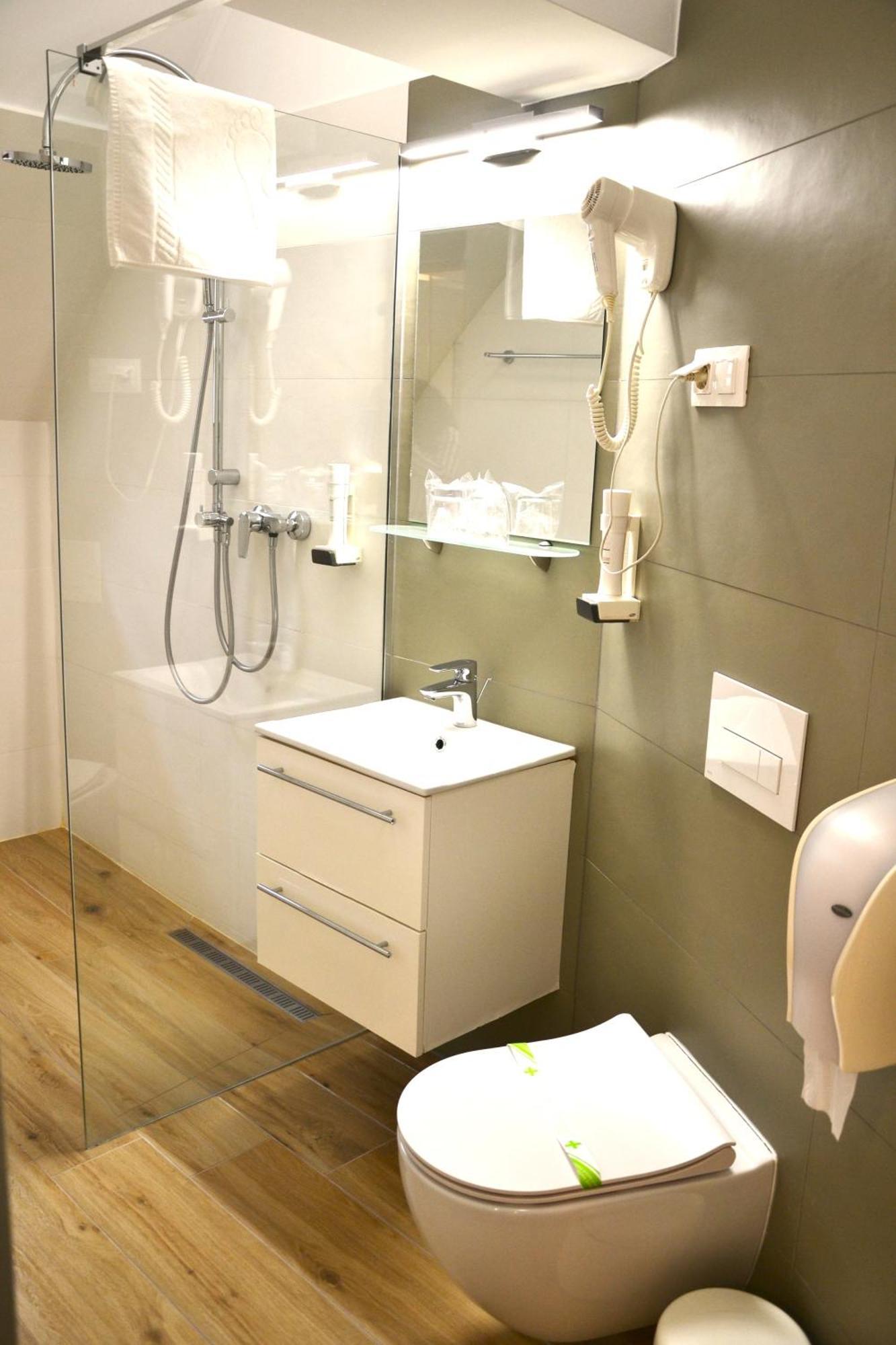 Hotel Szeifert โซวาตา ภายนอก รูปภาพ
