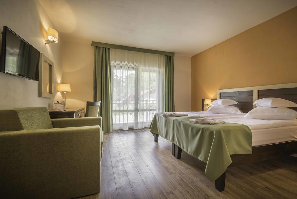 Hotel Szeifert โซวาตา ภายนอก รูปภาพ