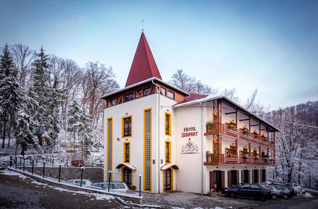 Hotel Szeifert โซวาตา ภายนอก รูปภาพ
