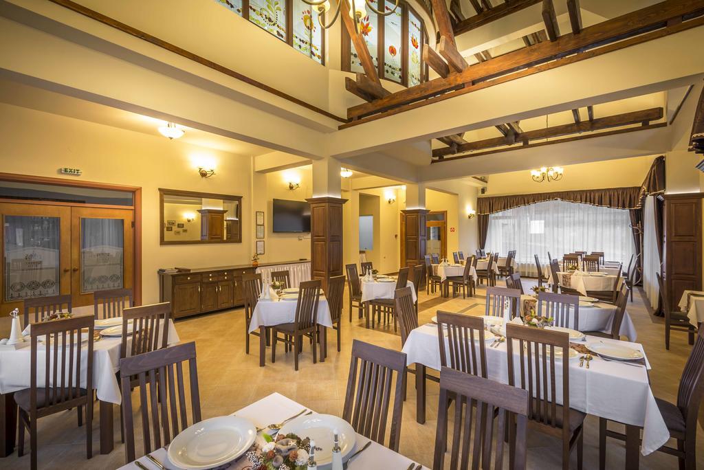 Hotel Szeifert โซวาตา ภายนอก รูปภาพ